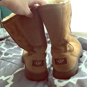 Chestnut short UGGS women’s size 10